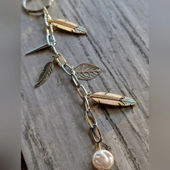 Chic Feather Charm Bag Charm - Picture 2 of 4